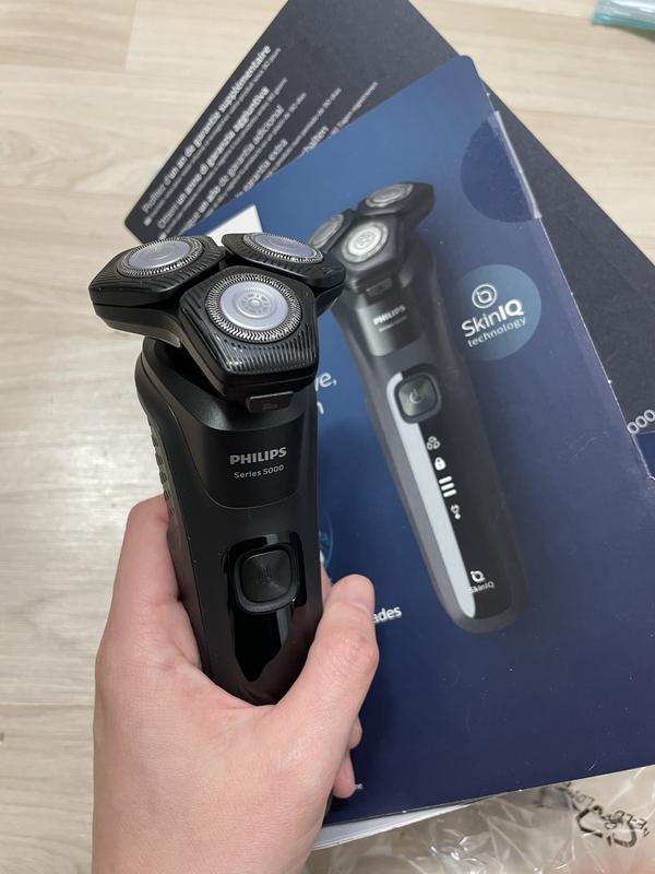美品　PHILIPS ウェット＆ドライ電気シェーバー ブラック S5588/30 Philips シリーズ5000 ウェット＆ドライ電動シェーバー S5588/30