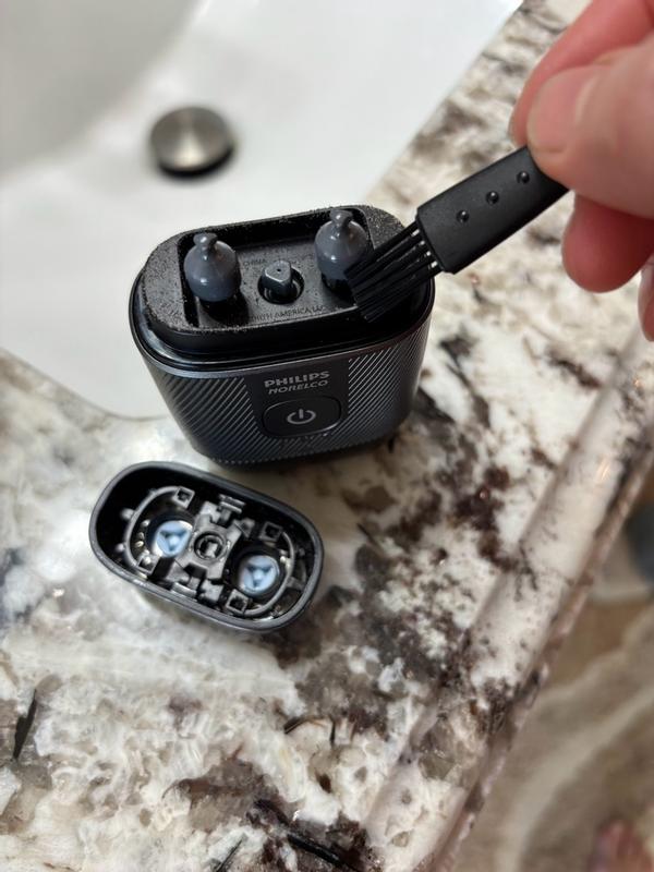 Philips Shaver 700 Series Wet & Dry Electric Compact Shaver S794