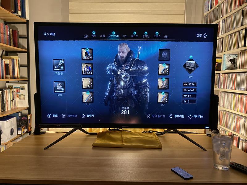 Momentum 4K HDR display with Ambiglow 436M6VBPAB/69 | Philips