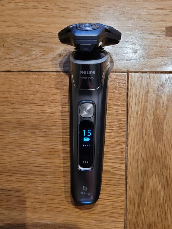 【美品】PHILIPS Shaver Series 9000（S9985/50） Shaver series 9000 Wet & Dry electric shaver with SkinIQ