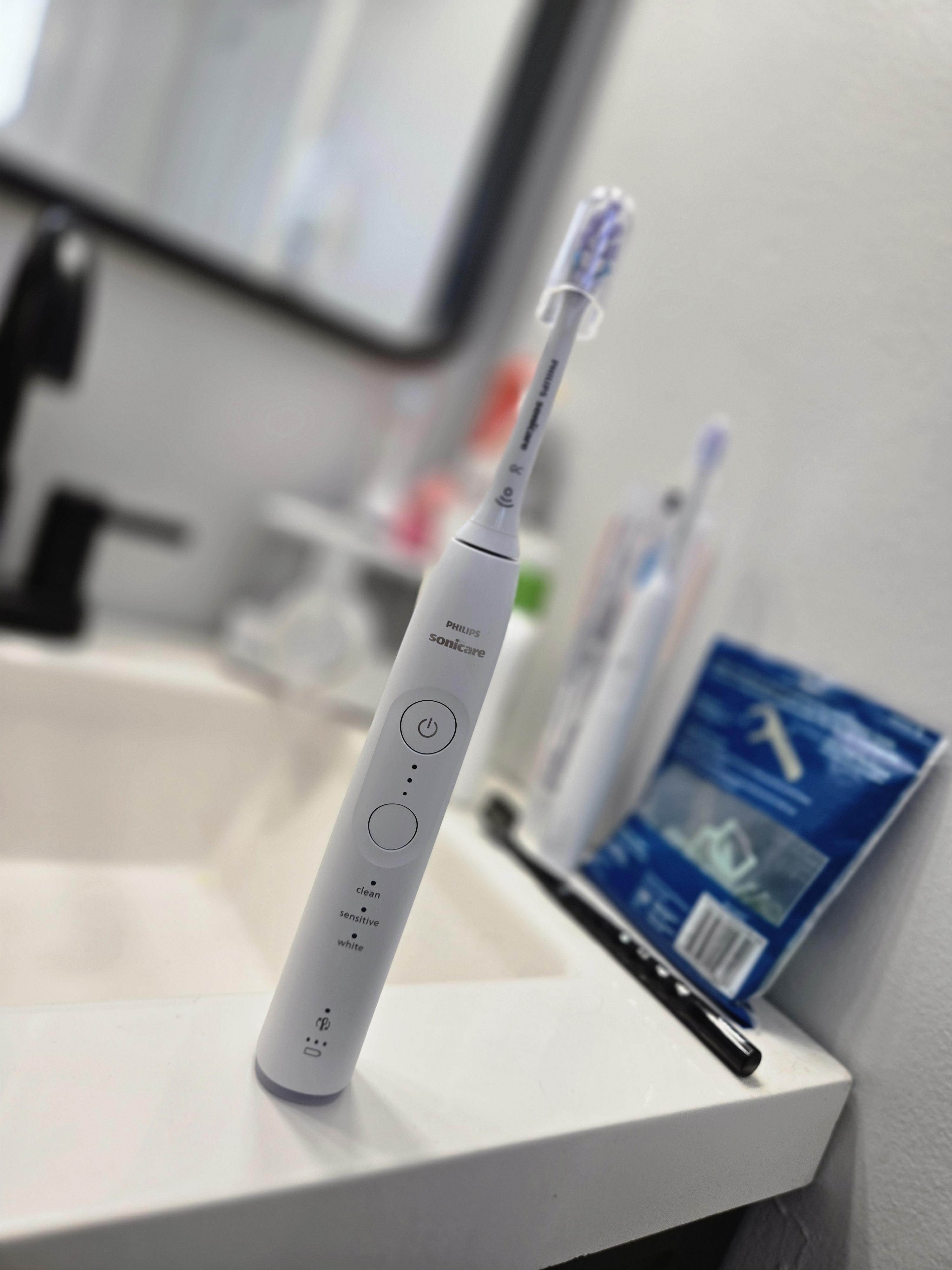 Sonicare Series 6500 Rechargeable toothbrush HX7413/07 | Philips