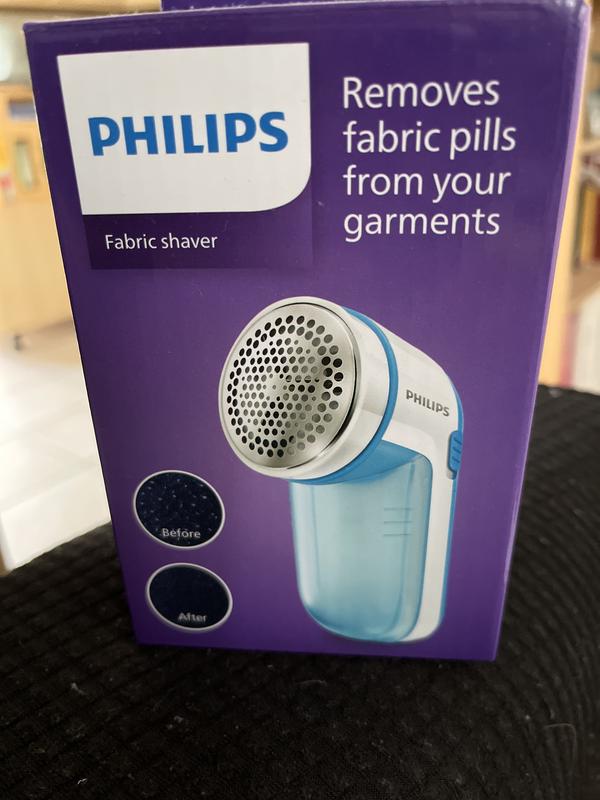 Philips Fabric Shaver, Removes Fabric Pills, Suitable for All Garments,  Large Blade Surface, Cleaning Brush, Includes Batteries, Blue (GC026/00)