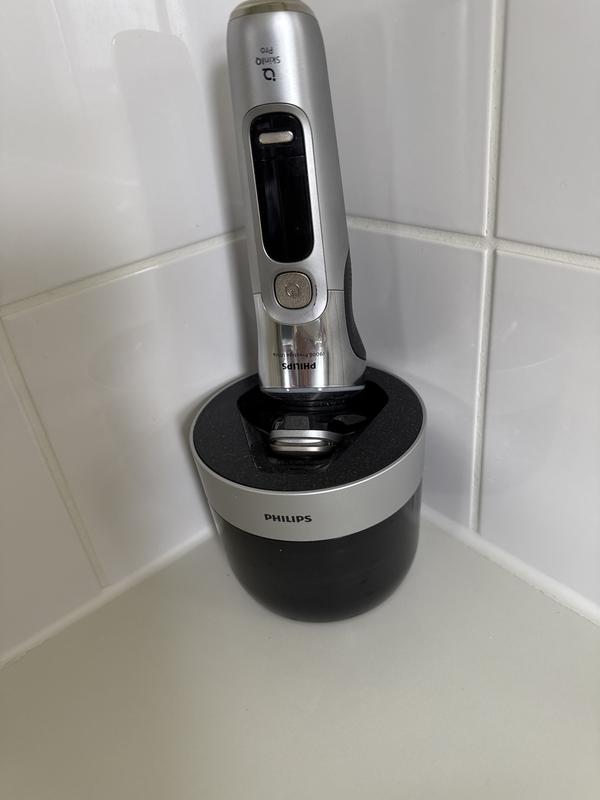 i9000 Prestige Ultra Wet&Dry Electric Shaver with SkinIQ Pro