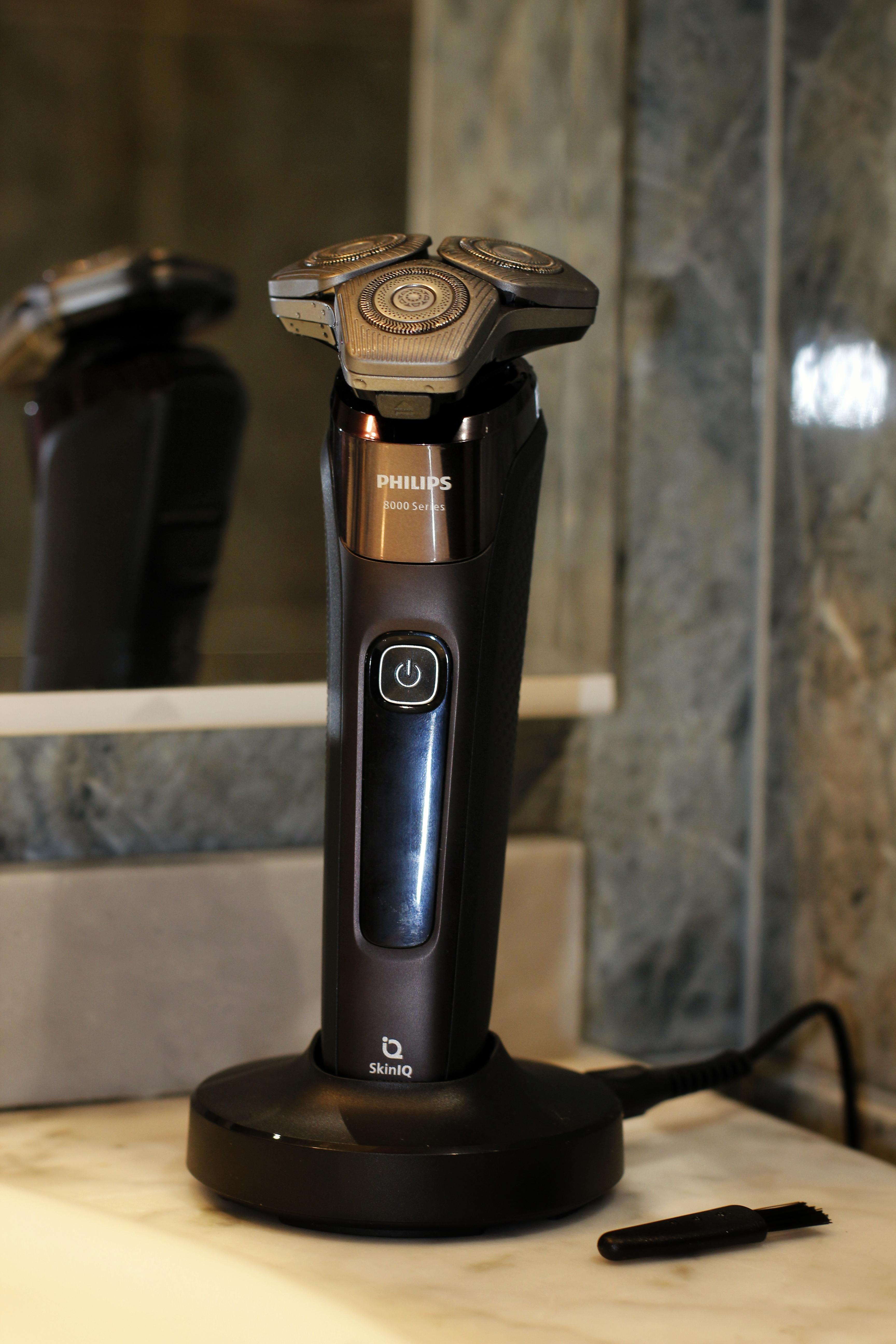 Shaver series 9000 Afeitadora eléctrica en seco y húmedo con