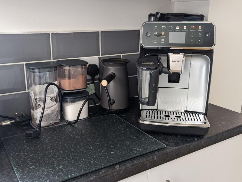 Series 5500 Fully automatic espresso machine EP5541/50 | Philips