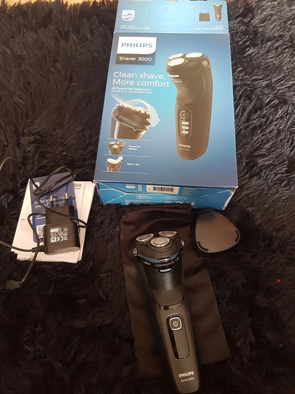 Philips Norelco Shaver 3100 Rasoio elettrico Wet & Dry, Serie 3000  (S3134/51)