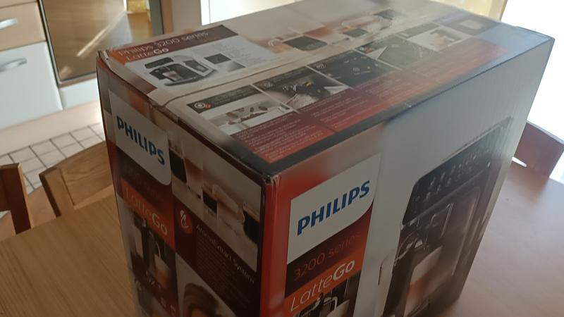 Philips Serie 3200 EP3243/50 Macchina da Caffè Automatica, 5 Bevande, con  Macine in Ceramica, Filtro AquaClean, Caraffa LatteGo, 1500 W, 1.8 Litri,  Bianco/Nero - Ernesto Shop