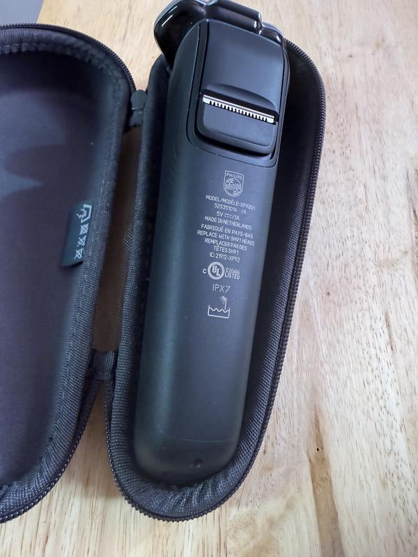 Shaver series 9000 Wet & Dry electric shaver with SkinIQ S9982/50