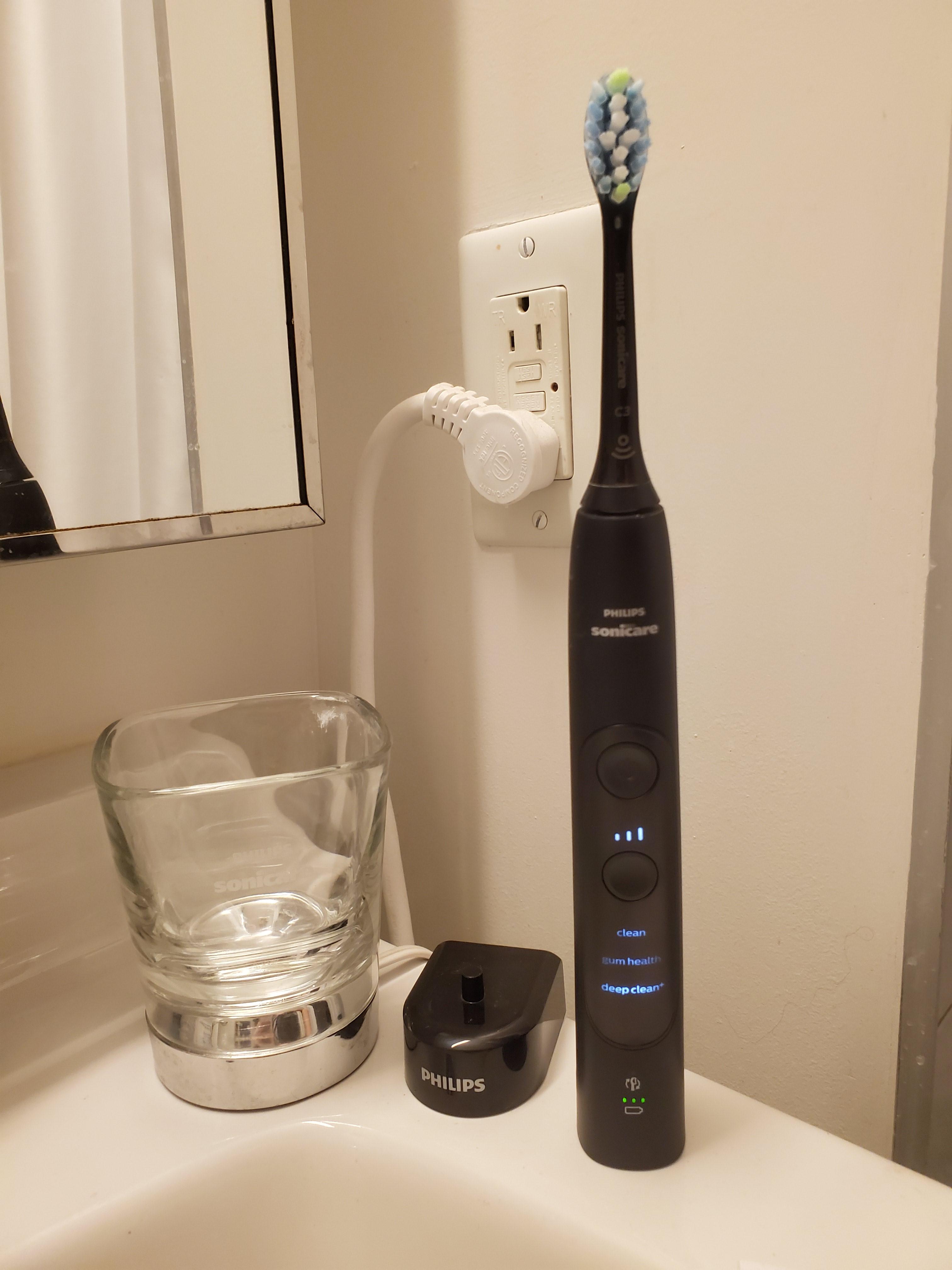 ExpertClean 7300 HX9601/03 Sonic electric toothbrush with app
