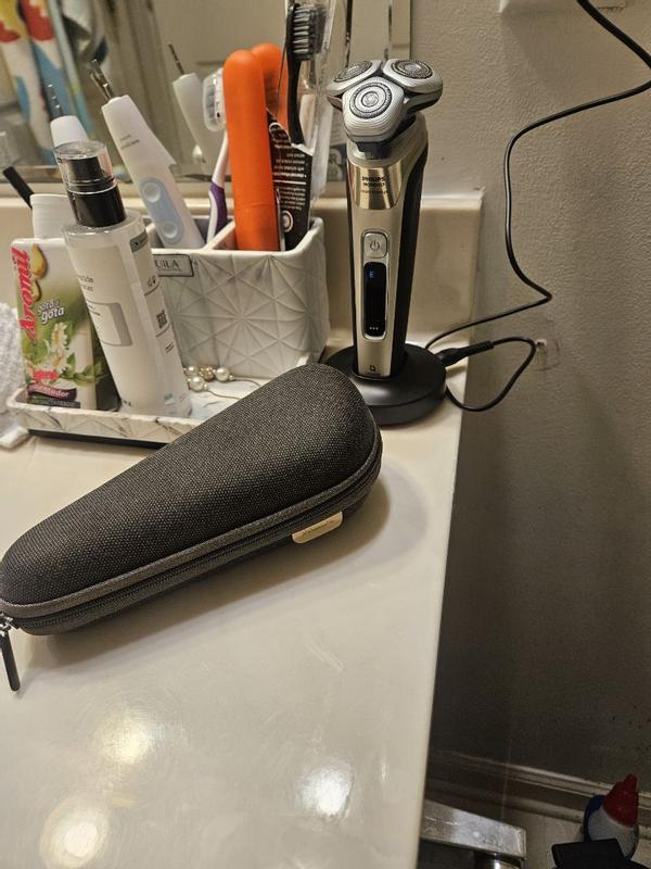 Shaver 9800 Wet & Dry electric shaver with SenseIQ S9987/85 Shaver 9800 Wet & Dry electric shaver with SenseIQ S9987/85