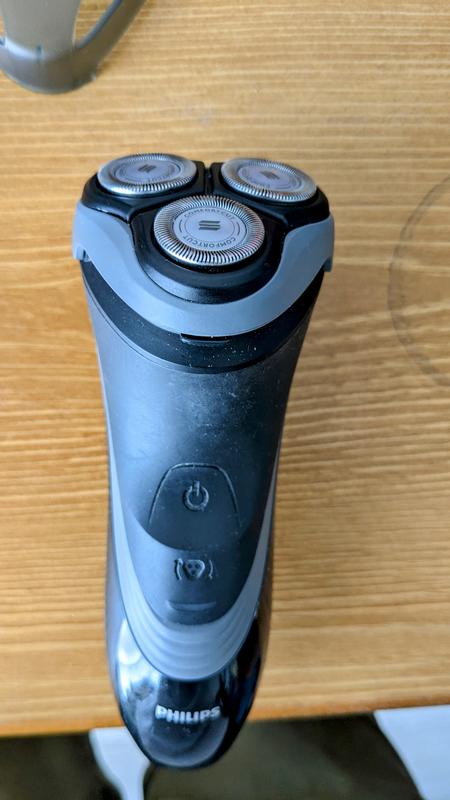 美品　PHILIPS ウェット＆ドライ電気シェーバー ブラック S5588/30 Philips シリーズ5000 ウェット＆ドライ電動シェーバー S5588/30