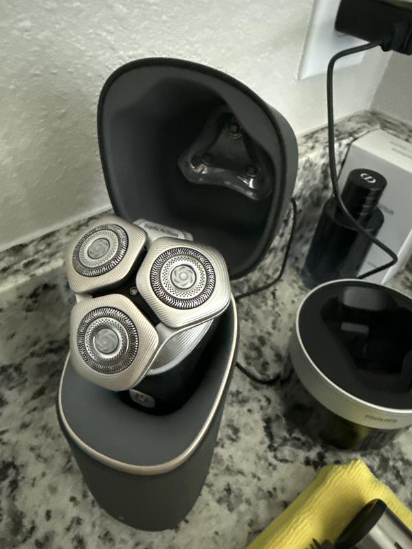 Norelco i9000 Prestige Ultra Wet&Dry Electric Shaver with SenseIQ