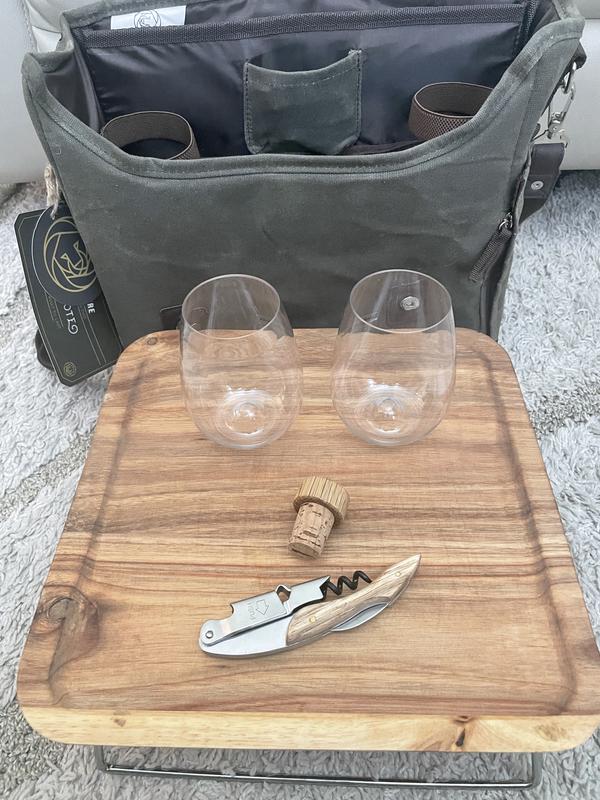 Everything you need for a wine picnic
