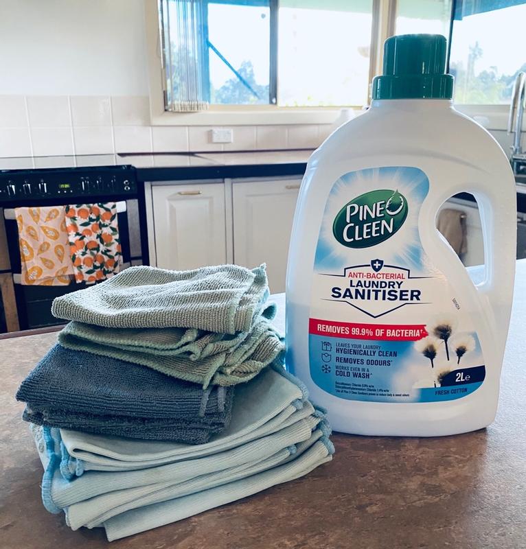 Pine O Cleen Antibacterial Laundry Sanitiser Fresh Cotton 2L Pine O Cleen AU