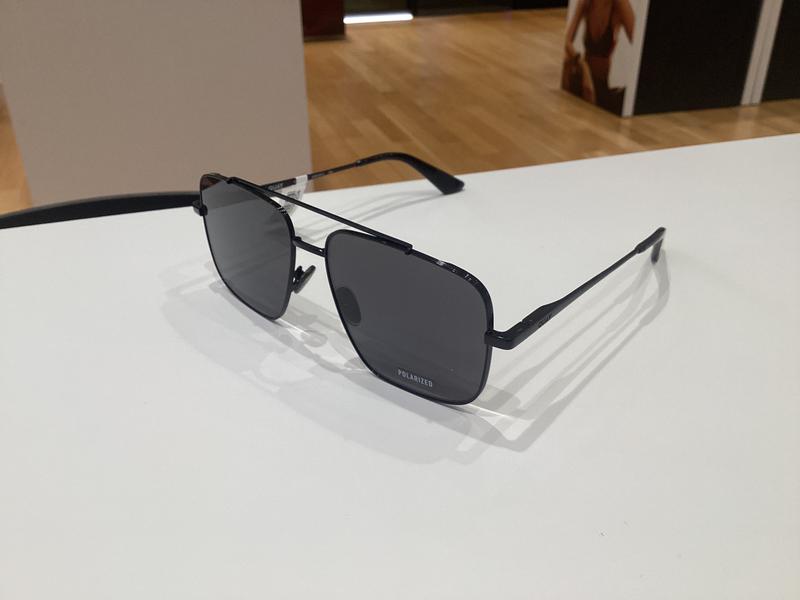 LEVEL OUT Large Navigator Sunglasses for Men – QUAY display picture 2