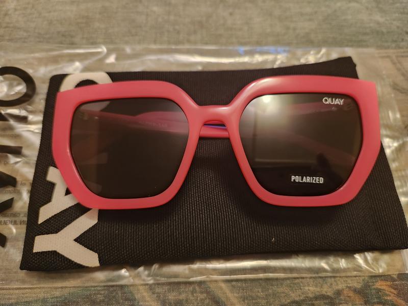 Quay contoured cat eye polarized sunglasses in black | ASOS display picture 2