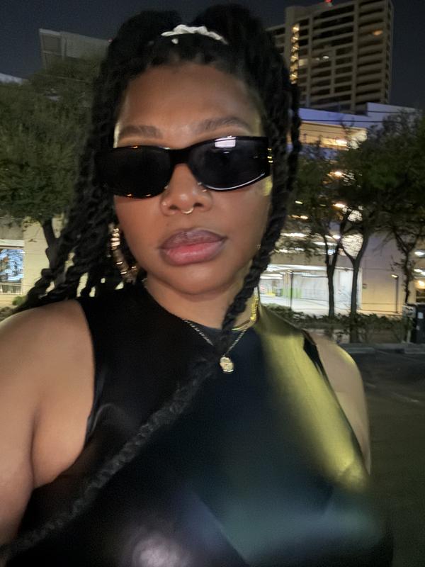 【QUAY AUSTRALIA】NOT MY FAULT スリムスクエア サングラス NOT MY FAULT Narrow Rectangle Sunglasses with Flush Lens – QUAY