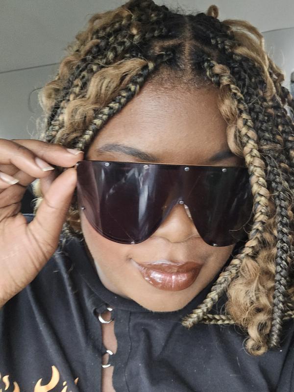 ON SET - Oversized Wrap Shield Sunglasses – Quay Australia display picture 1