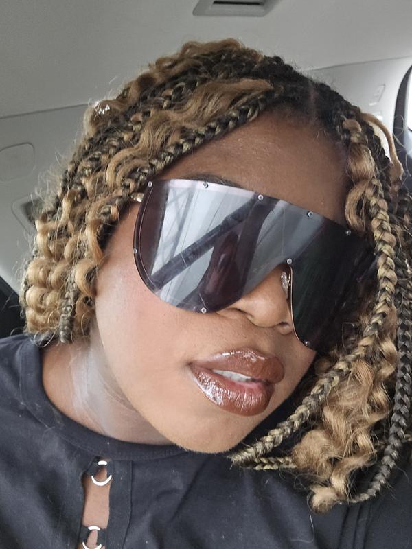 ON SET - Oversized Wrap Shield Sunglasses – Quay Australia display picture 1