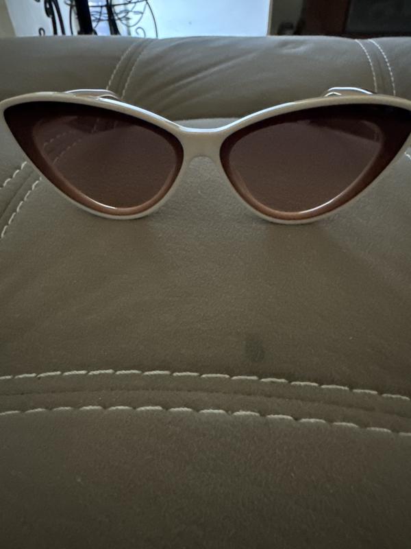 TEMPTED - Womens Pointy Cat Eye Sunglasses – QUAY display picture 2