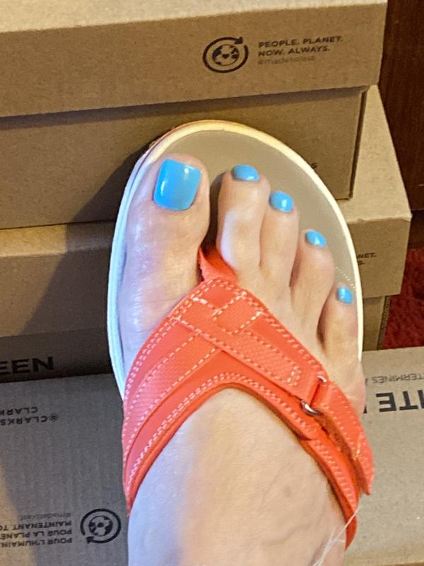 Clarks flip flops review online