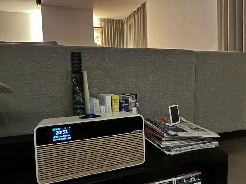 Ruark Audio R2 MK4 Midi Audiosystem - Light Cream