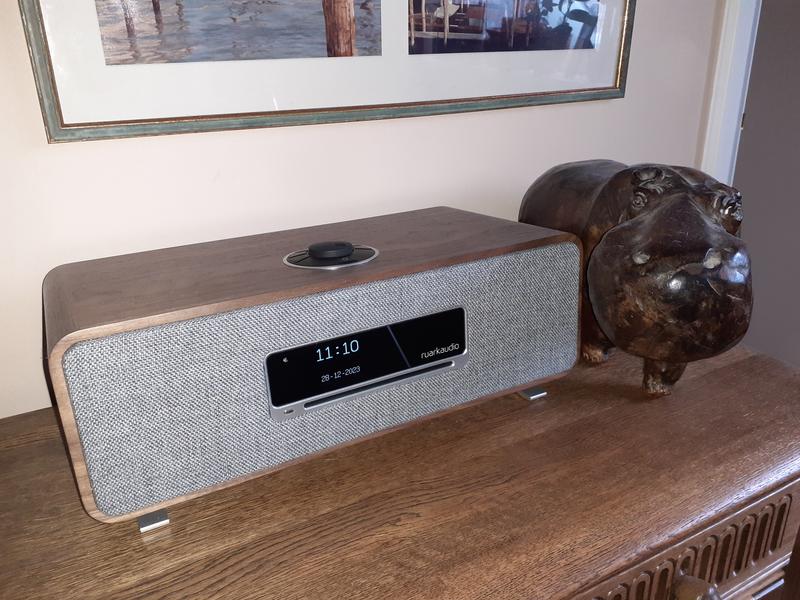 Ruark Audio R3S Compact Music System – compact design, expansive sound