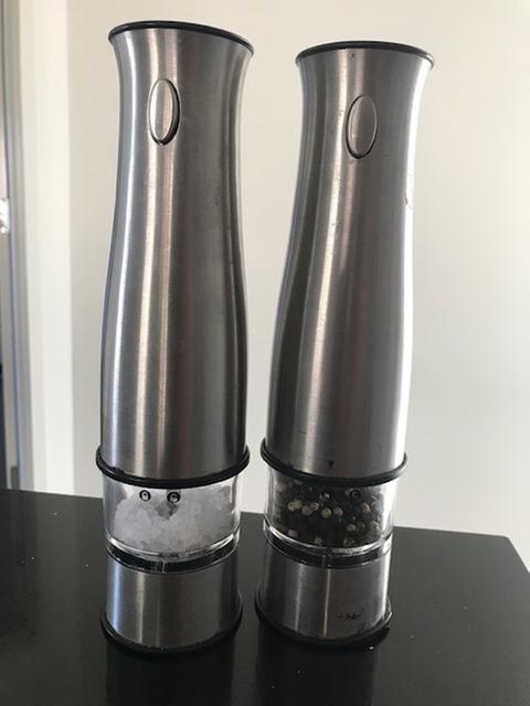 Electric Grinder Salt And Pepper Shaker Mill Russell Hobbs Classic