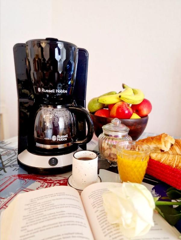 Russell Hobbs 27011-56 Macchina Per Caffè Americano Honeycomb - Design Nero, Filtro Permanente, Brocca In Vetro - 2
