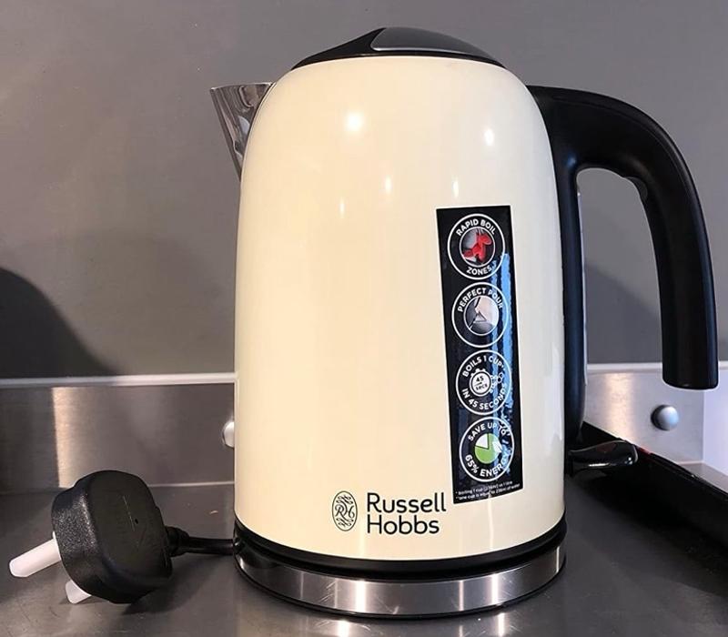 Russell Hobbs Heritage Country Kettle Cream