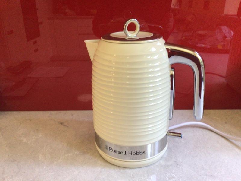 Russell Hobbs Heritage Country Kettle Cream – Yappee