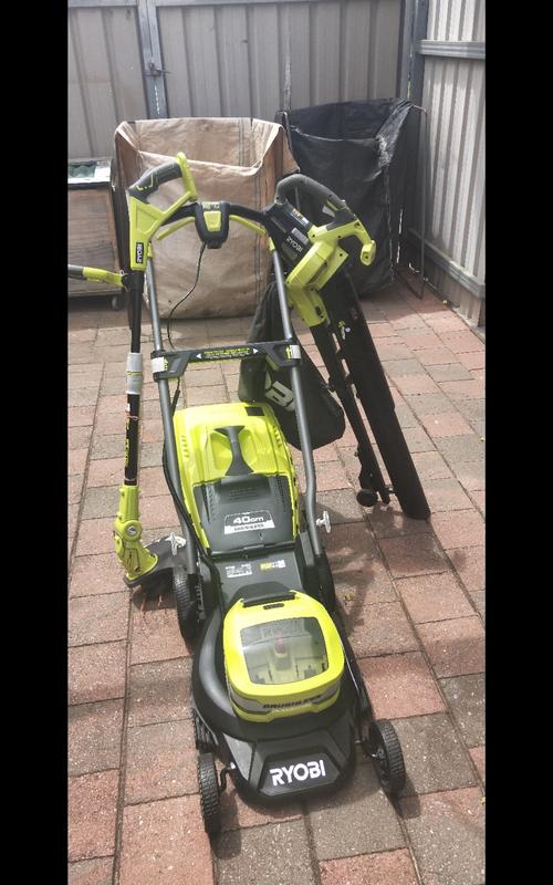 Ryobi 18v one+ 40cm online brushless lawn mower review