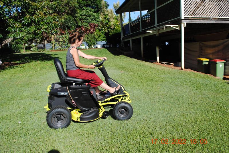 Tracteur tondeuse rider sans fil Ryobi RM480E dès € 5900