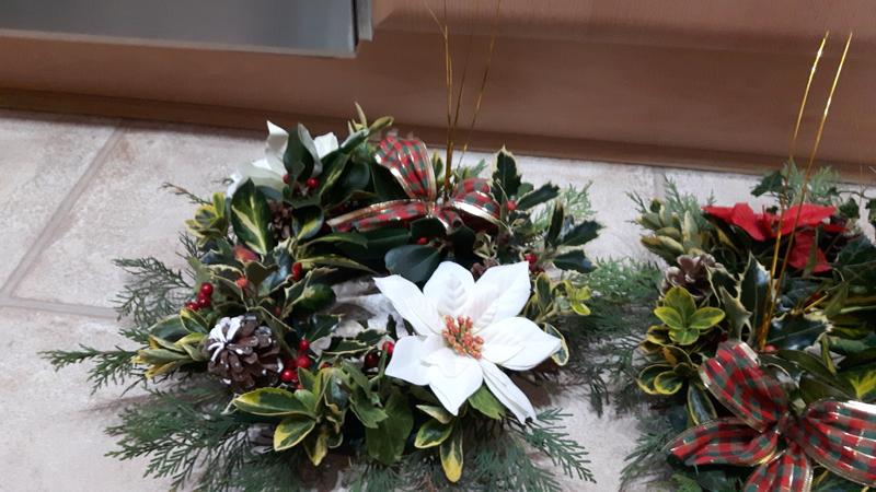 Oasis Christmas Wreath Ring 10in Wilko