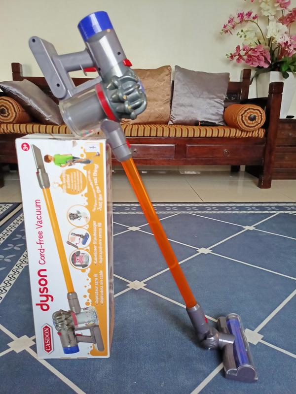 Casdon dyson cheap cordless vacuum toy