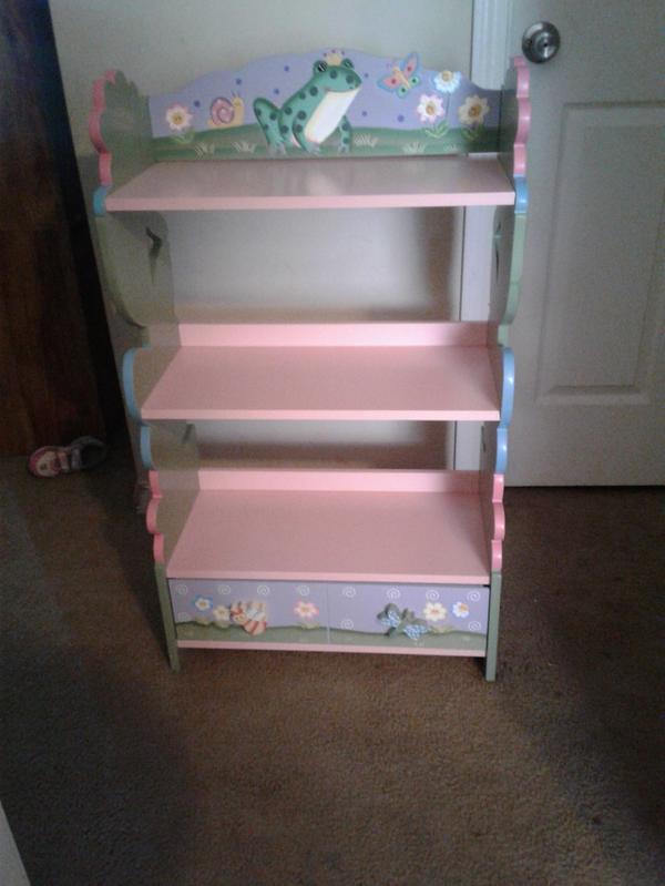 Cute bookshelf