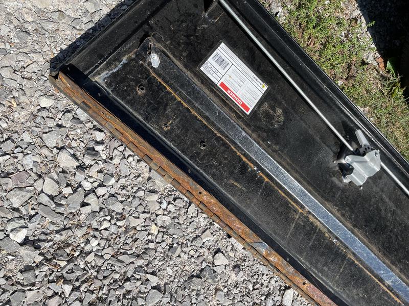 Steel hinge does not open due to rust.