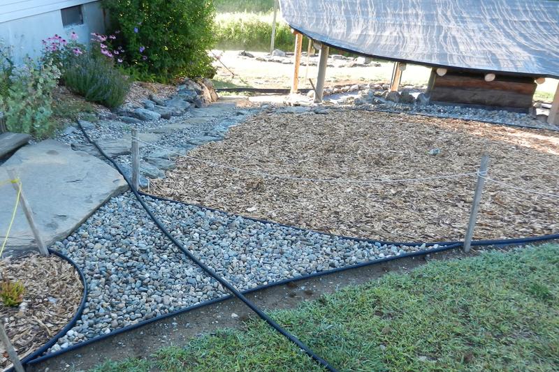 Installed for path. Nice even curves and arcs.Retains stone and wood chips well.The 5 inch depth is a plus.