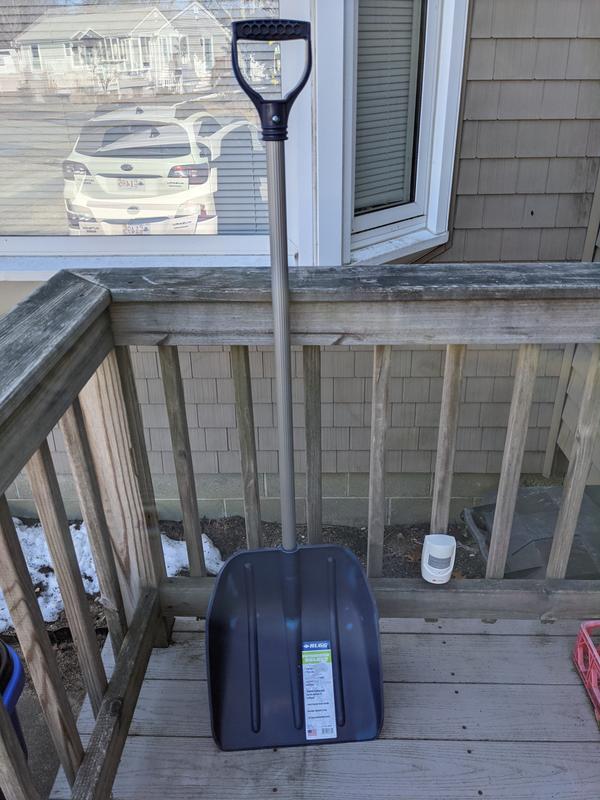 Rugg Poly Snow Shovel with Steel Handle 14 in., 28PDX