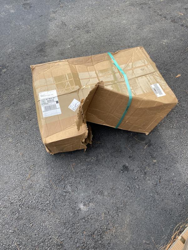 Totally inadequate boxing for such heavy items.