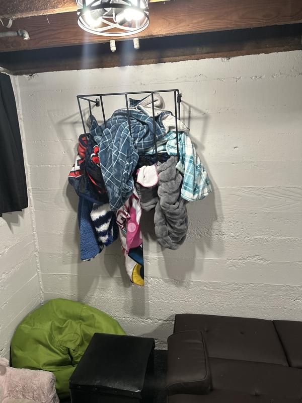 Hay feeder blanket holder