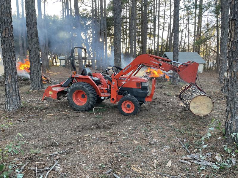 Tongs in action with large log.