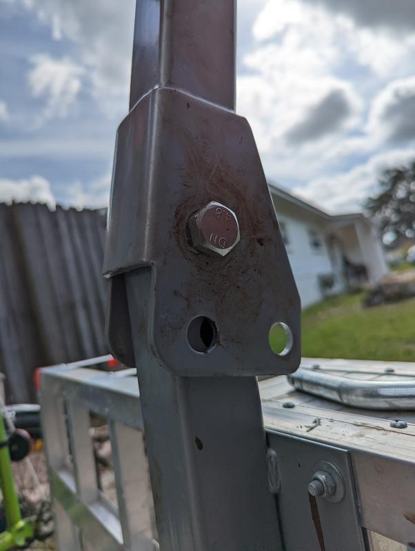 Does not fold either way