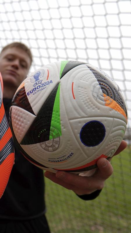 Fußballliebe', le ballon officiel Adidas de l'Euro 2024 présenté à
