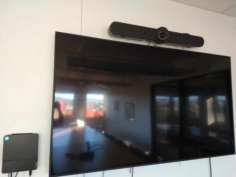 Buy Vogel's WALL 3105 flat TV wall bracket for 19-43 inch TVs, max. 44 lbs  (20 kg), max. VESA 200x200, TV wall , Universal compatibility, TÜV  certified Online at desertcartINDIA