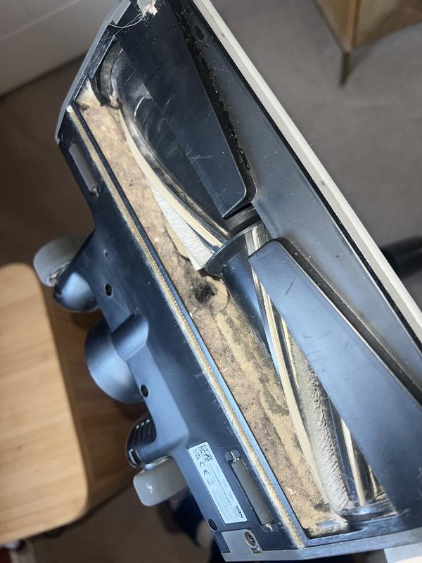 Dust and dirt gets stuck behind the brush bar rather than getting sucked up, which leads to you just smearing the dirt around the carpet. There's no blockage over the pipe either.