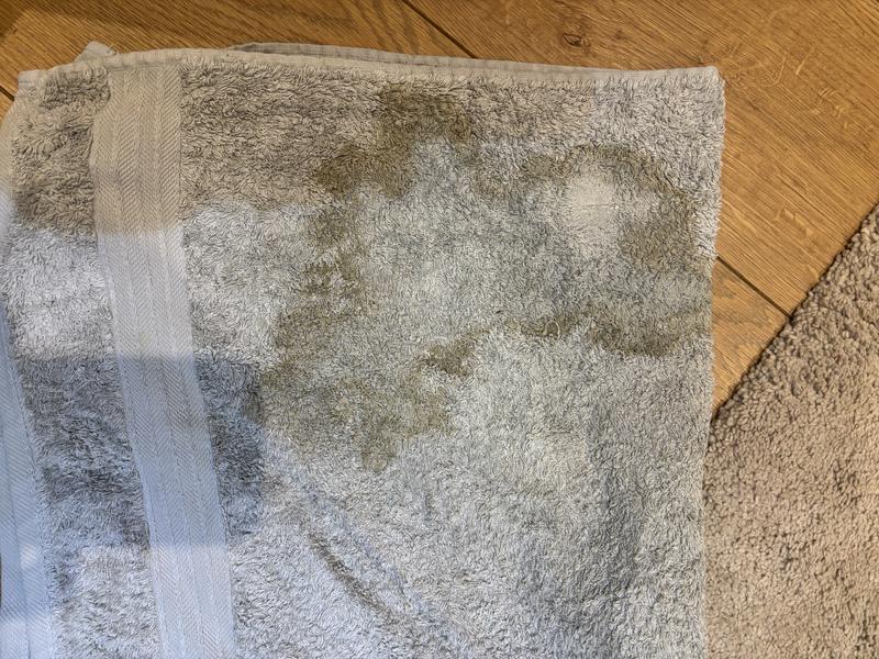 Cleaning solution leakage
