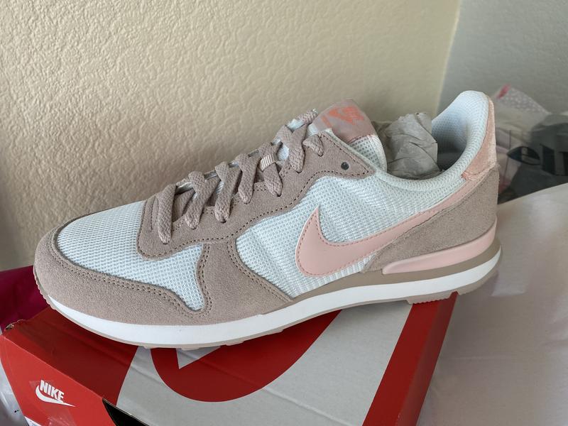 Nike internationalist w rose on sale pale