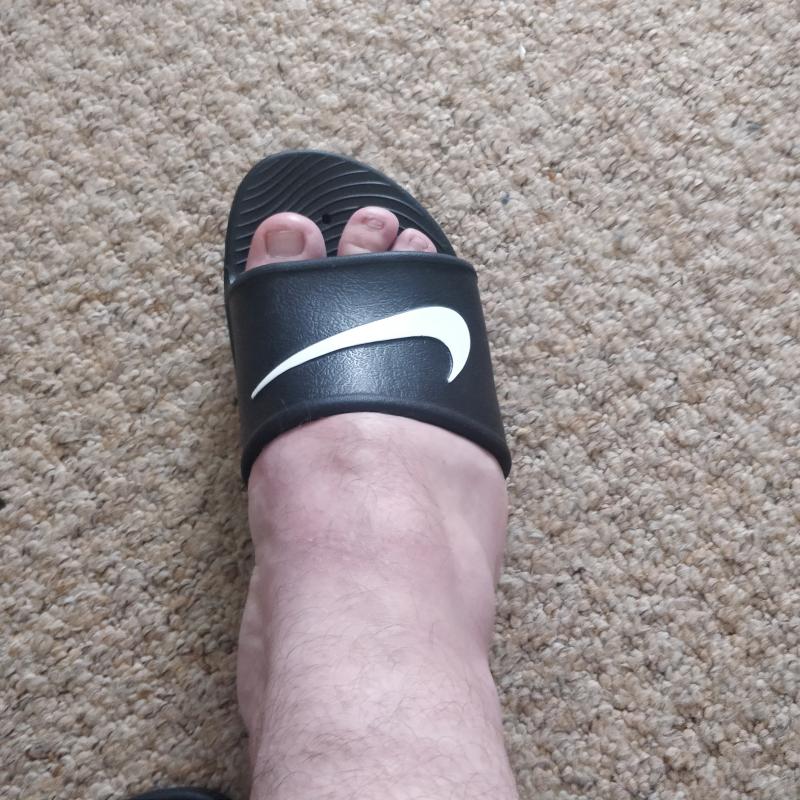 nike kawa shower on feet