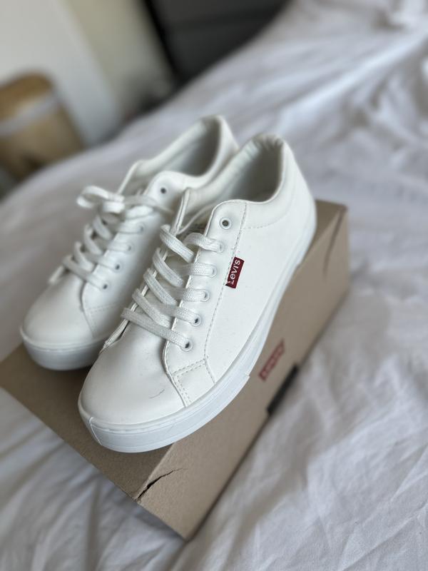 Levis 2025 white pumps